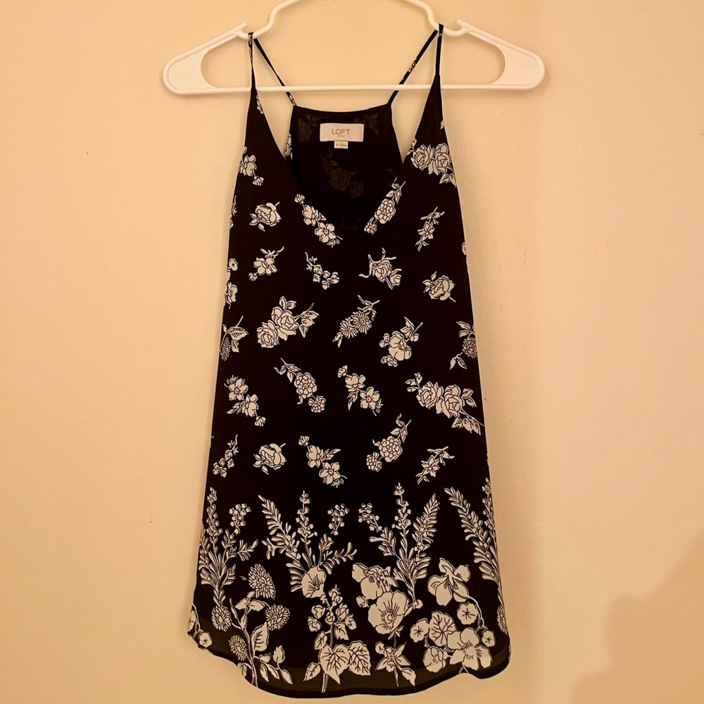 Loft V Neck Black and White Floral Tank Top XS